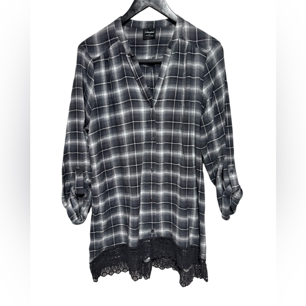 Wallpapher Black and Gray Plaid Button Down Shirt In Women’s Size XL